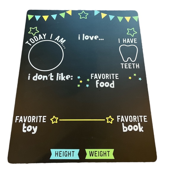 Baby’s Monthly Chalkboard - Picture 1 of 2